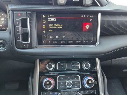 Used 2023 GMC Yukon XL Denali AWD/4WD image 10