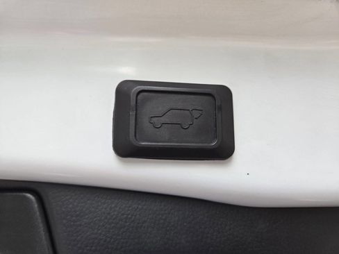 Used 2020 Toyota RAV4 XLE w/ Convenience Package image 30