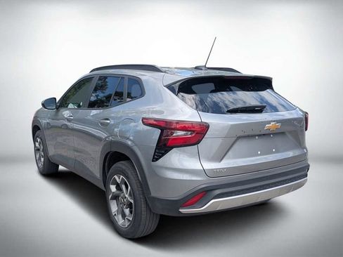Used 2025 Chevrolet Trax LT w/ LT Convenience Package FWD image 5