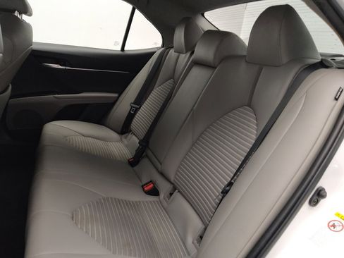 Used 2018 Toyota Camry SE image 18