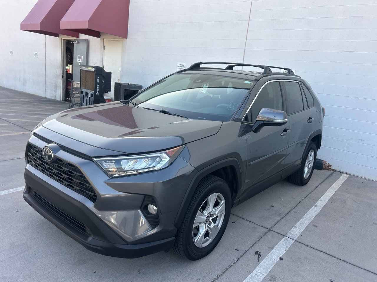 Used 2021 Toyota RAV4 XLE w/ Convenience Package FWD image 4