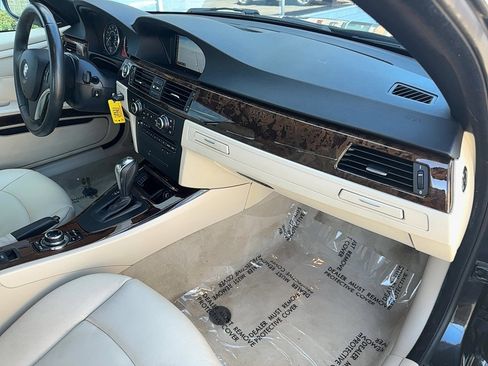 Used 2013 BMW 328i Convertible image 20