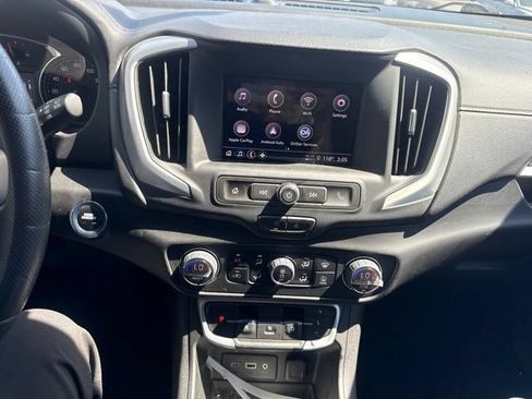 Used 2022 GMC Terrain SLE w/ Driver Convenience Package FWD image 8