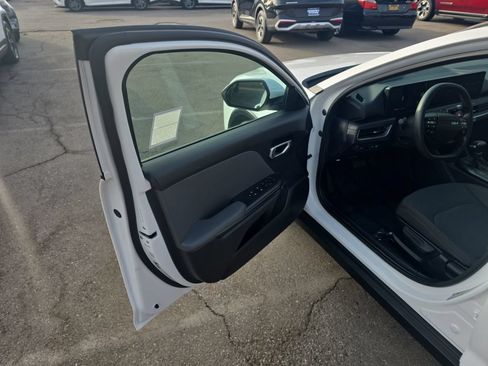 Used 2025 Kia K4 FWD image 10