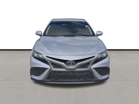 Used 2021 Toyota Camry SE image 2