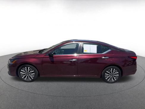 Used 2025 Nissan Altima 2.5 SV FWD image 7