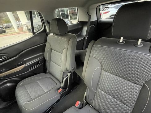 Used 2023 GMC Acadia SLE image 23