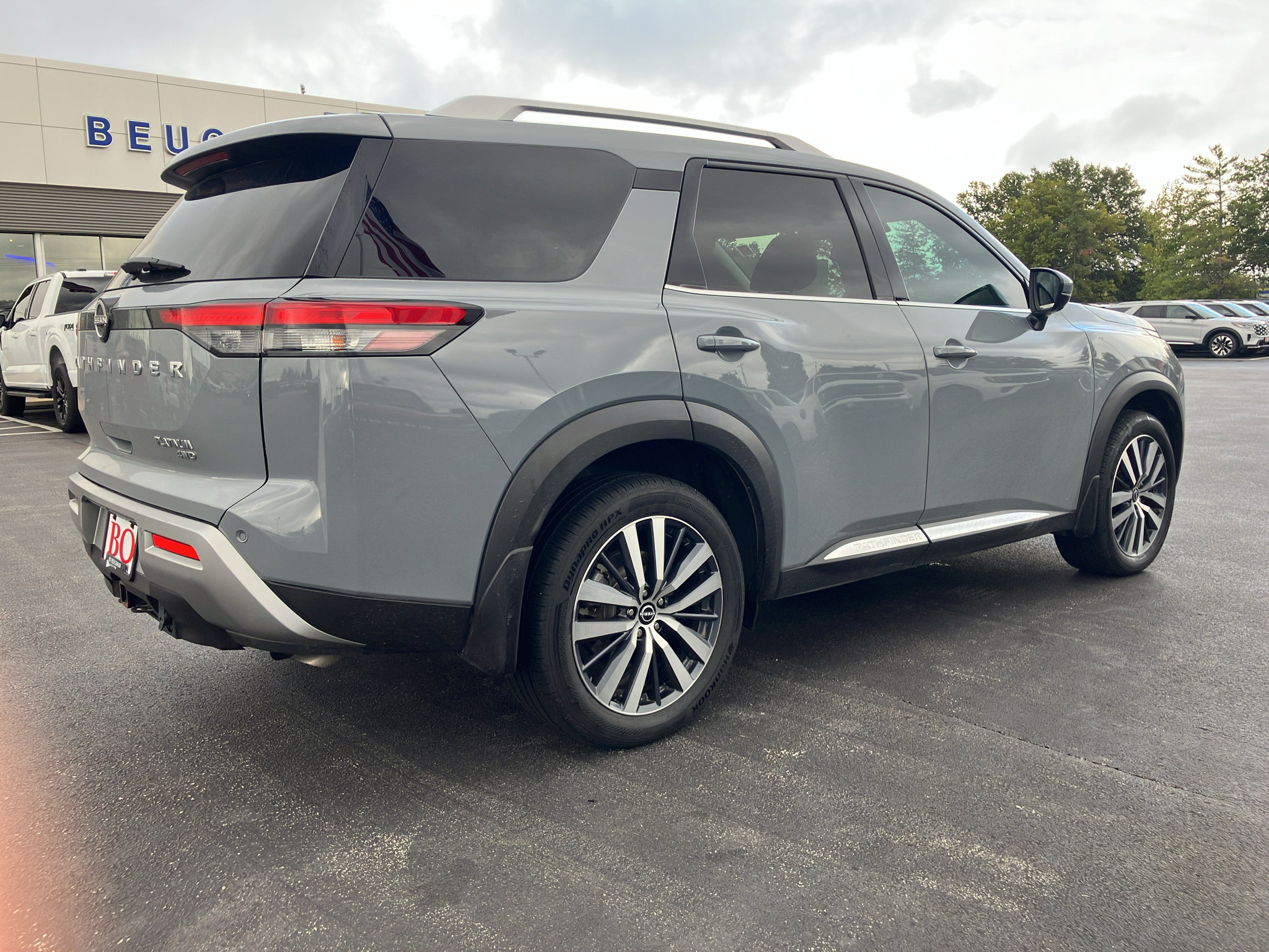 Used 2022 Nissan Pathfinder Platinum w/ Cargo Package AWD/4WD image 6