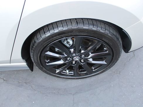 Used 2024 MAZDA MAZDA3 s FWD image 14