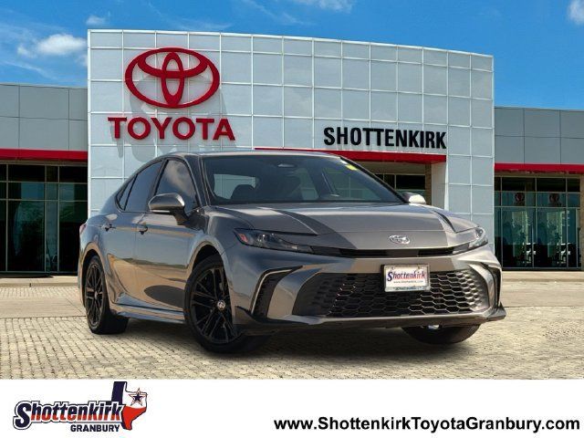 Used 2025 Toyota Camry SE w/ Convenience Package FWD image 1