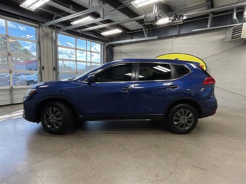 Used 2017 Nissan Rogue S image 2