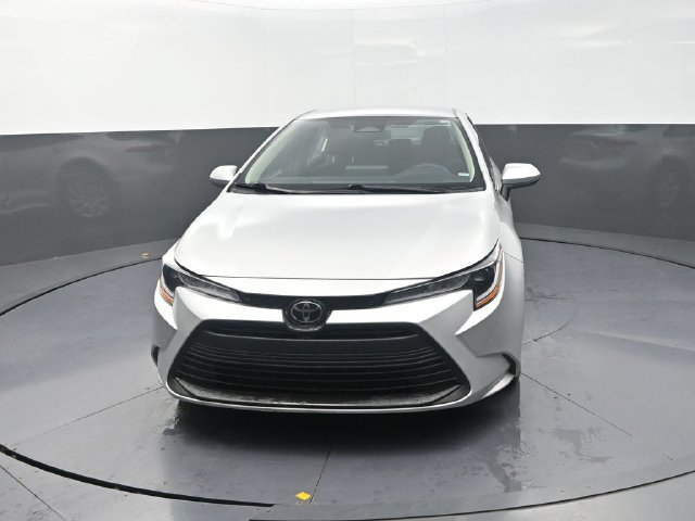 Used 2024 Toyota Corolla LE FWD image 2