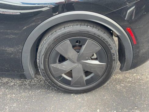 Used 2024 Toyota Prius LE image 7