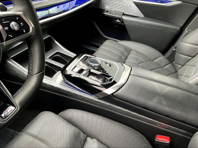 Used 2023 BMW 760i xDrive w/ Parking Assistance Package AWD/4WD image 19