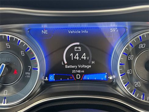 Used 2023 Chrysler 300 Touring L image 30