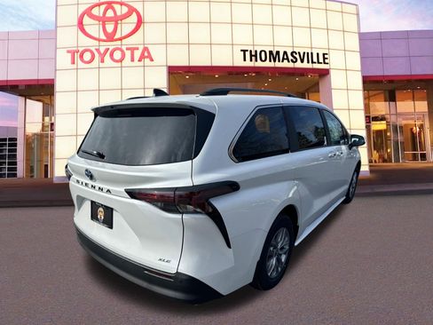 New 2025 Toyota Sienna XLE image 5