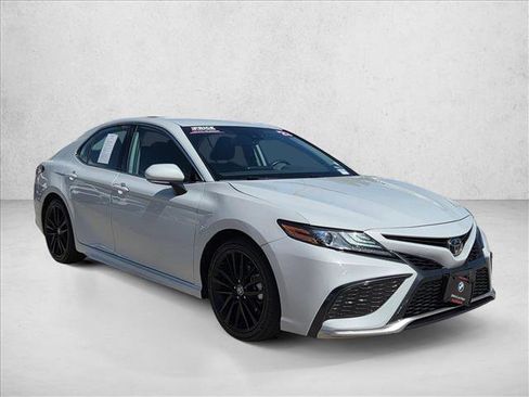 Used 2023 Toyota Camry XSE FWD image 3