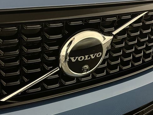 Used 2023 Volvo XC40 B5 Ultimate w/ Protection Package image 38