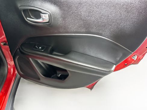 Used 2018 Jeep Compass Altitude image 28