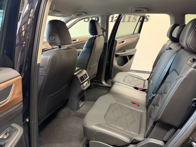 Used 2025 Volkswagen Atlas SE FWD image 27