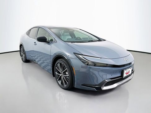 Used 2026 Toyota Prius XLE image 3