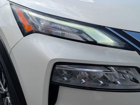 Used 2021 Nissan Rogue SV w/ Premium Package FWD image 4