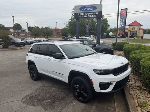 Used 2024 Jeep Grand Cherokee Limited w/ Luxury Tech Group II RWD image 5