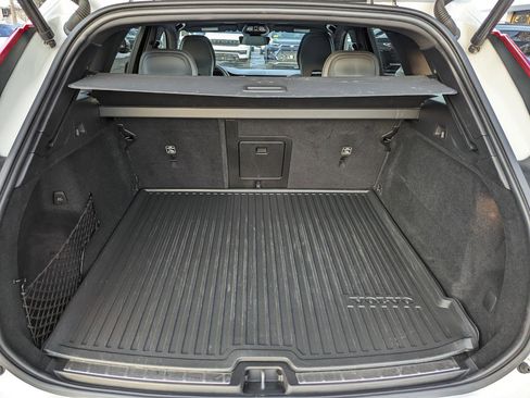 Used 2022 Volvo XC60 B5 R-Design w/ Advanced Package image 43