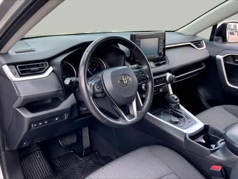 Used 2020 Toyota RAV4 XLE w/ XLE Grade Weather Package AWD/4WD image 17