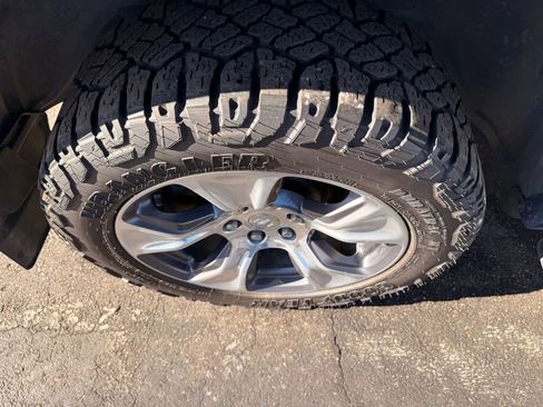 Used 2019 RAM 1500 Laramie image 41