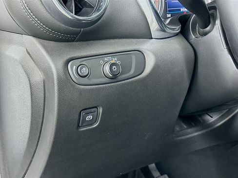 Used 2019 Chevrolet Blazer LT image 17