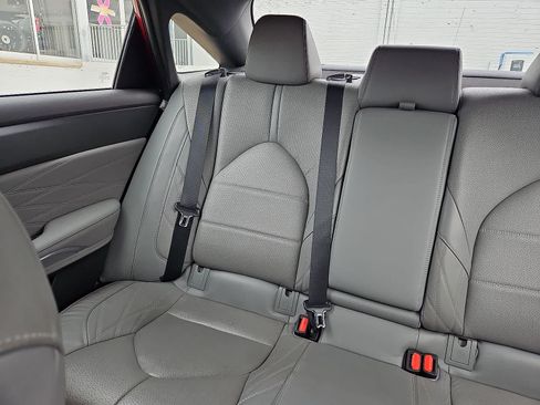 Used 2020 Toyota Avalon Limited FWD image 13
