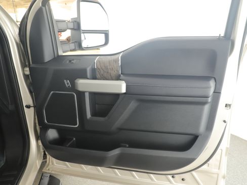 Used 2017 Ford F250 Lariat w/ Chrome Package image 13