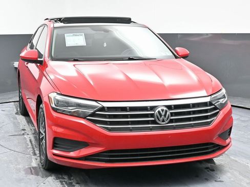 Used 2019 Volkswagen Jetta SE w/ Cold Weather Package image 4