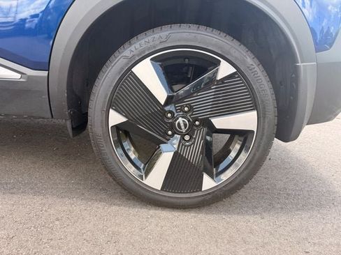 Used 2025 Nissan Kicks SR w/ SR Premium Package FWD image 9