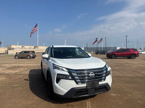 Certified 2024 Nissan Rogue SV AWD/4WD image 2