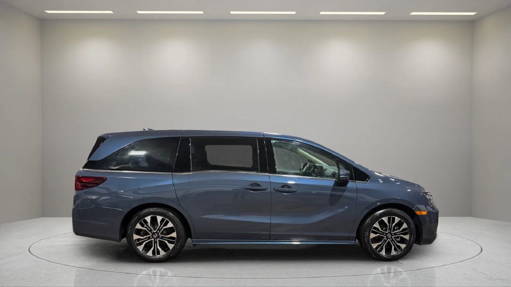 Used 2025 Honda Odyssey Elite image 2