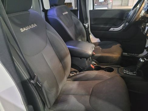 Used 2016 Jeep Wrangler Unlimited Sahara w/ Dual Top Group image 52