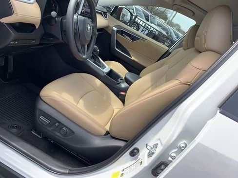 Used 2025 Toyota RAV4 XLE Premium image 18