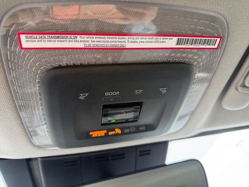 Used 2024 Toyota Prius XLE FWD image 29