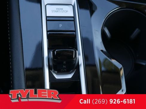 Used 2025 Volkswagen Atlas SE image 35