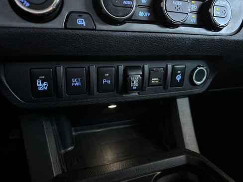 Used 2022 Toyota Tacoma TRD Sport w/ Technology Package image 26