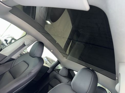 Used 2023 Tesla Model Y Performance image 31