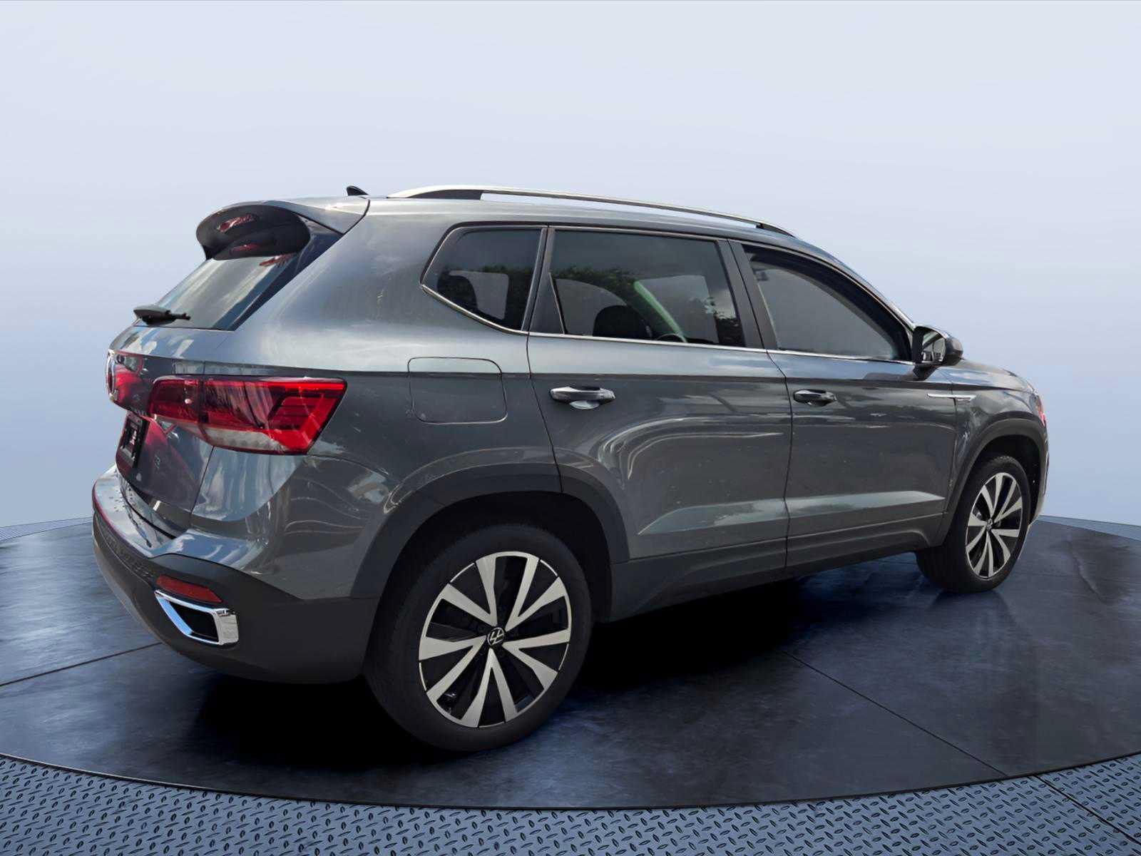 Used 2023 Volkswagen Taos SE FWD image 6