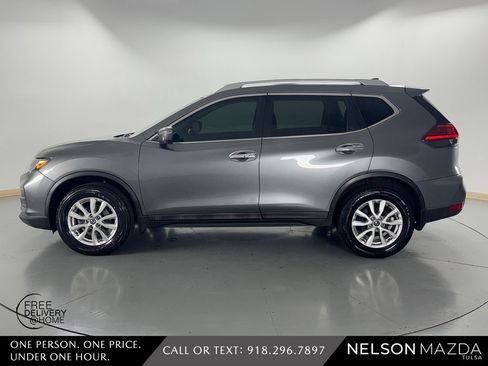 Used 2017 Nissan Rogue SV w/ Sun & Sound Touring Package image 9