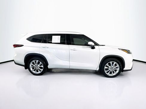 Used 2024 Toyota Highlander Limited image 10