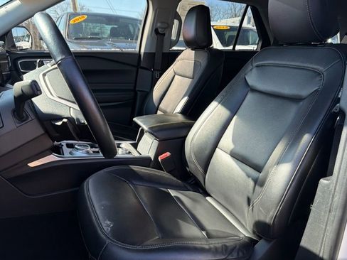 Used 2020 Ford Explorer XLT w/ Equipment Group 202A image 9