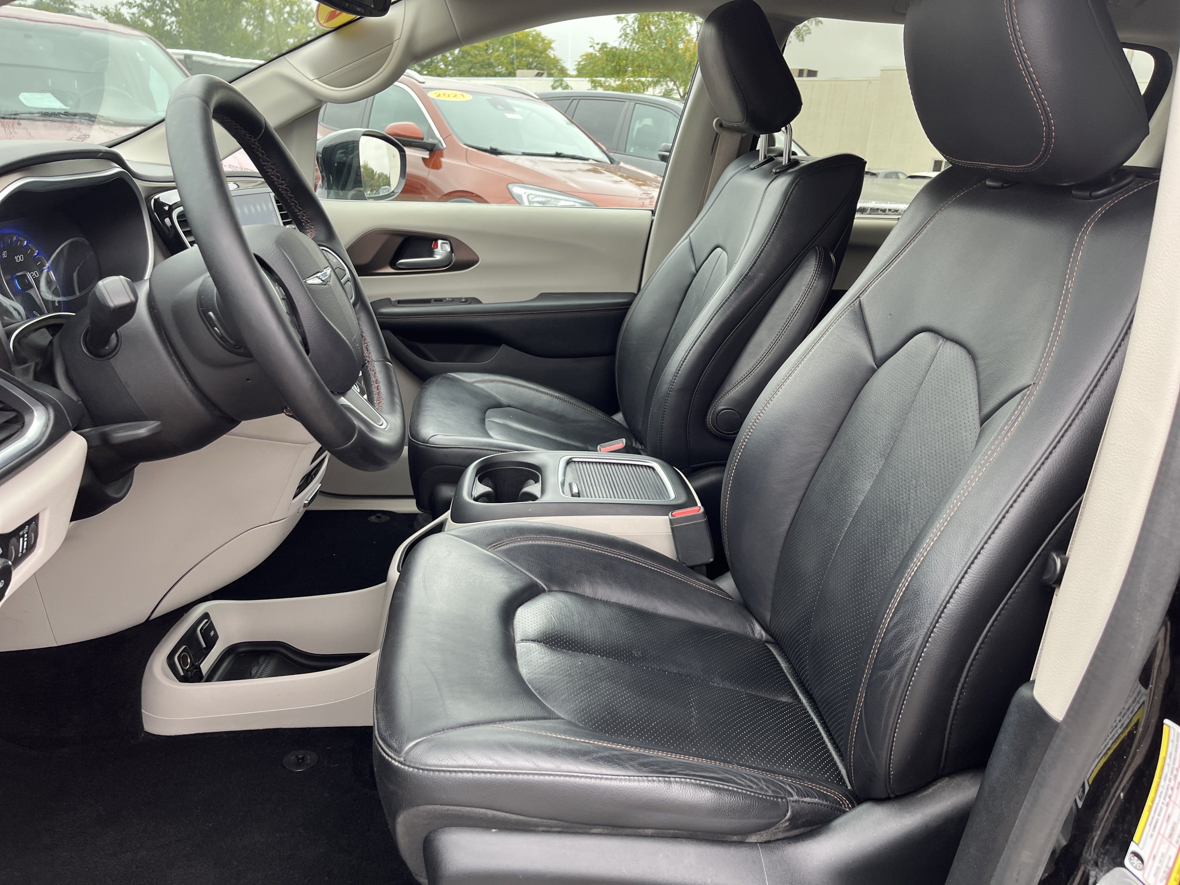 Used 2017 Chrysler Pacifica Touring-L Plus w/ Tire & Wheel Group FWD image 22