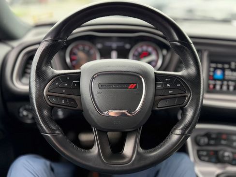 Used 2022 Dodge Challenger R/T RWD image 8