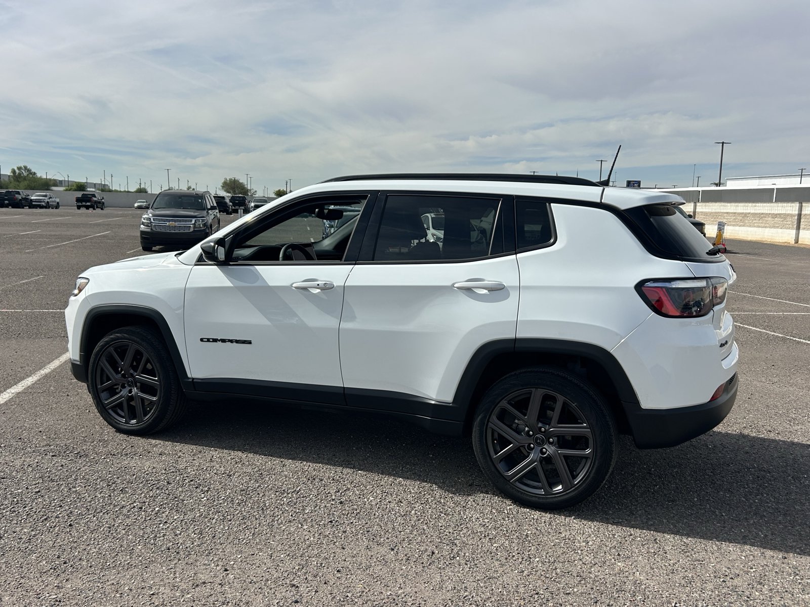 Used 2026 Jeep Compass Latitude AWD/4WD image 3